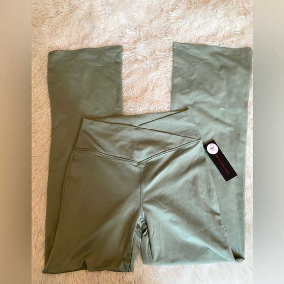 Bally Total Fitness Women’s High Rise Bootcut Leggings XL - Picture 8 of 10